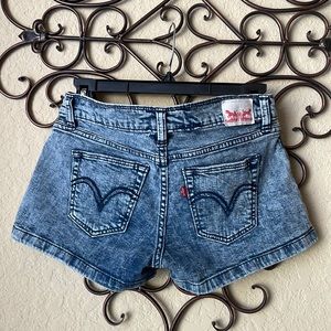 Ladies Levi’s Shorty Shorts